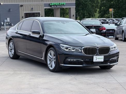 Used 2017 BMW 750i xDrive AWD/4WD image 17