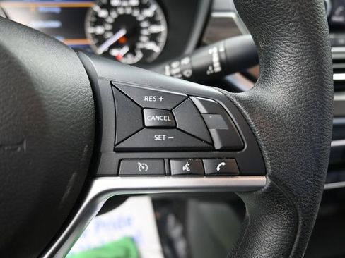 Used 2025 Nissan Altima 2.5 SV FWD image 33