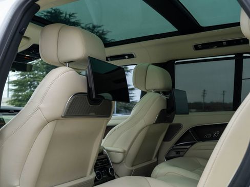 Used 2024 Land Rover Range Rover Autobiography image 28