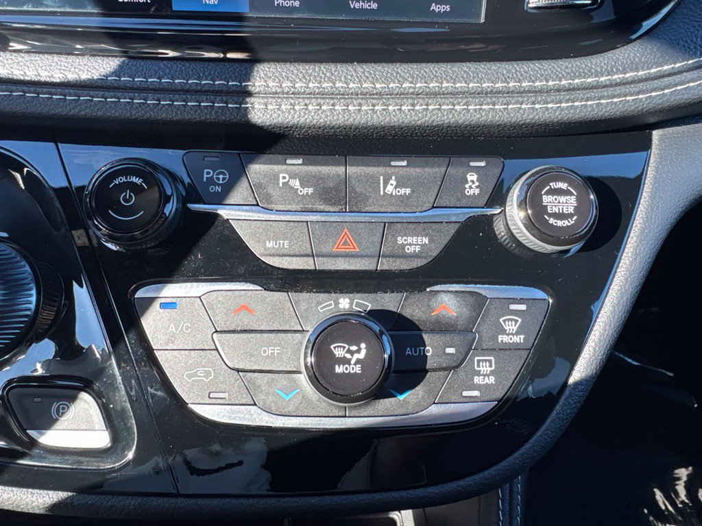 Used 2025 Chrysler Pacifica Premium FWD image 24