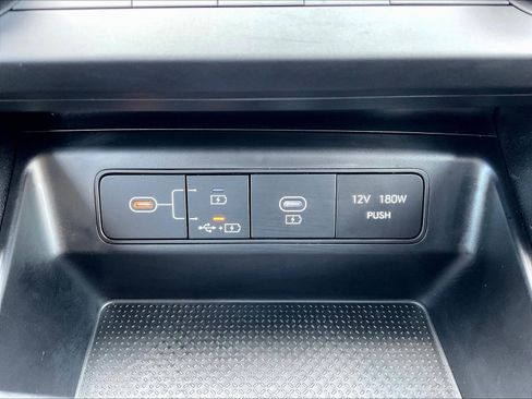 Used 2025 Hyundai Tucson SE FWD image 16