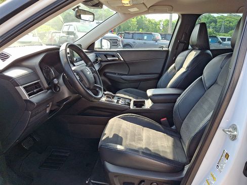 Used 2023 Mitsubishi Outlander SE AWD/4WD image 13