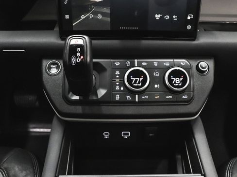 Used 2023 Land Rover Defender 130 X-Dynamic SE image 39