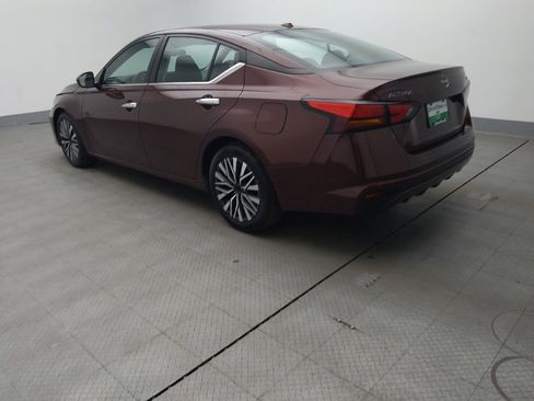 Used 2023 Nissan Altima 2.5 SV image 2