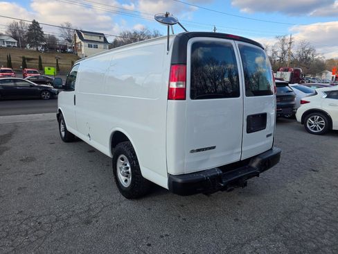 Used 2017 Chevrolet Express 2500 RWD image 7