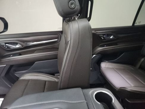 Used 2024 GMC Yukon Denali AWD/4WD image 13