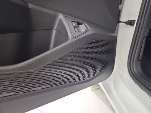 Certified 2020 Volkswagen Jetta R-Line image 32