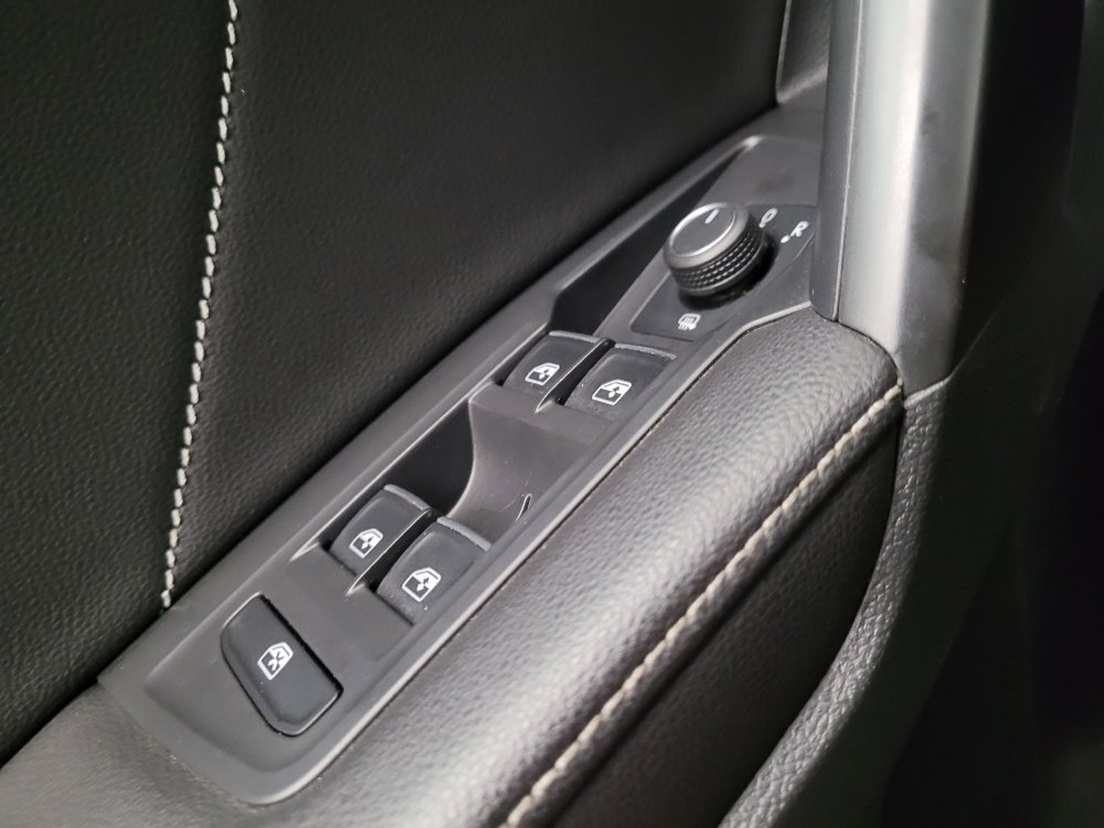 Used 2023 Volkswagen Tiguan SE w/ Panoramic Sunroof Package FWD image 27
