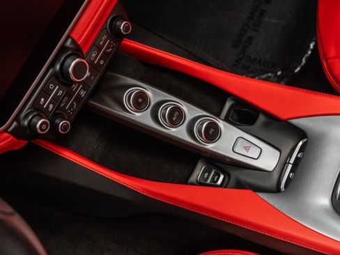 Used 2020 Ferrari Portofino image 28