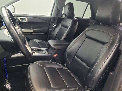 Used 2021 Ford Explorer XLT w/ Equipment Group 202A AWD/4WD image 17
