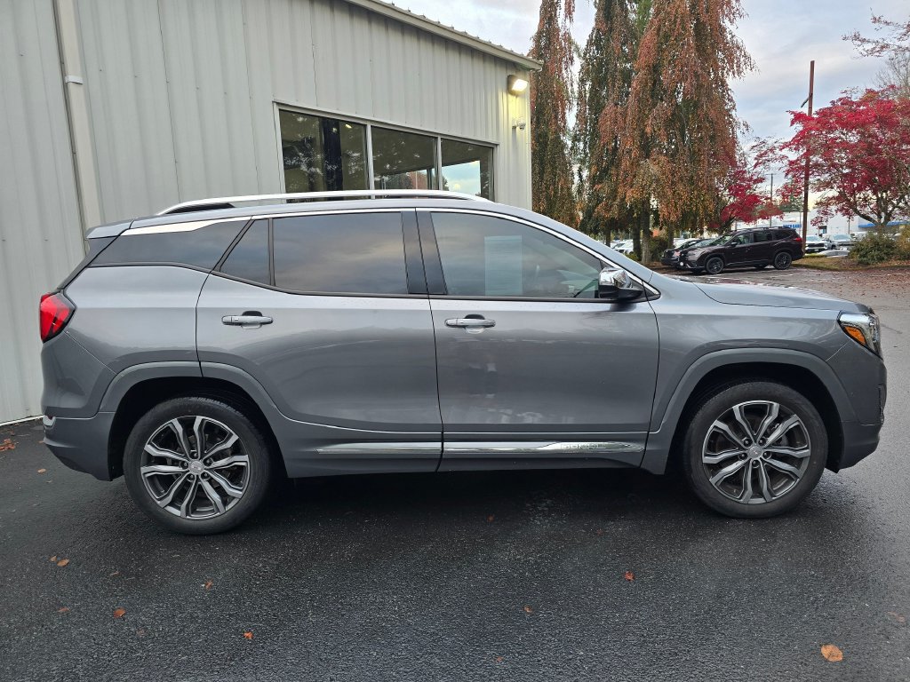Used 2020 GMC Terrain Denali w/ Denali Premium Package AWD/4WD image 3