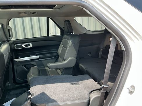 Used 2021 Ford Explorer XLT w/ Equipment Group 202A AWD/4WD image 20