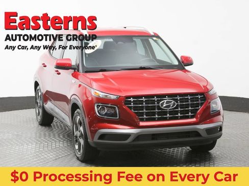 Used 2023 Hyundai Venue Limited FWD image 3