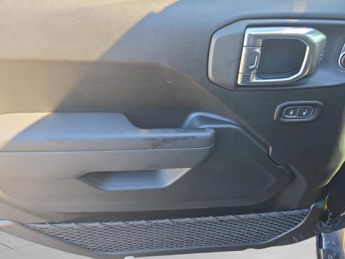 New 2025 Jeep Gladiator Sport image 19