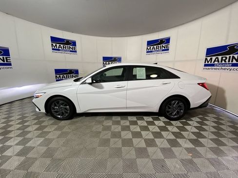 Used 2024 Hyundai Elantra Blue FWD image 13
