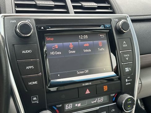 Used 2016 Toyota Camry XLE image 24