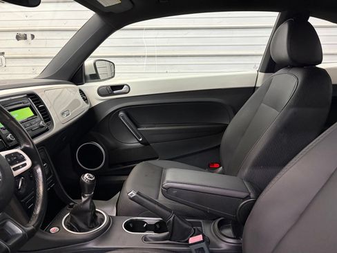 Used 2013 Volkswagen Beetle TDI FWD image 19