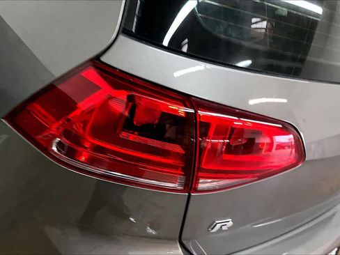 Used 2017 Volkswagen Golf R 4-Door image 31