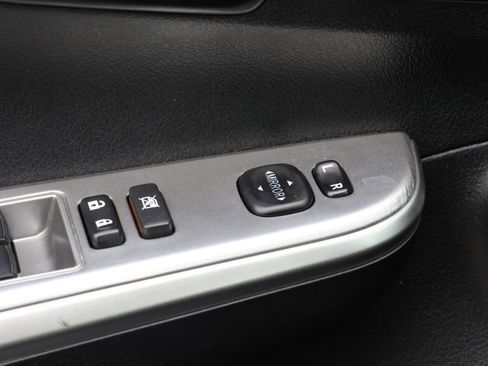 Used 2014 Toyota Camry L image 13