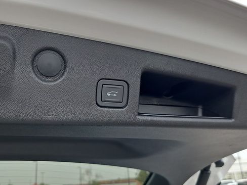 Used 2024 Chevrolet Equinox LT FWD image 11