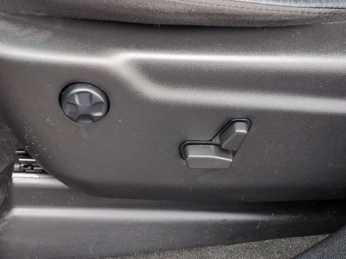 Used 2022 Jeep Grand Cherokee Laredo X image 15