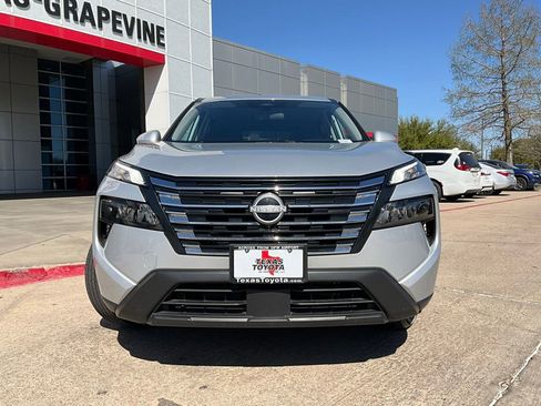 Used 2025 Nissan Rogue SV image 3