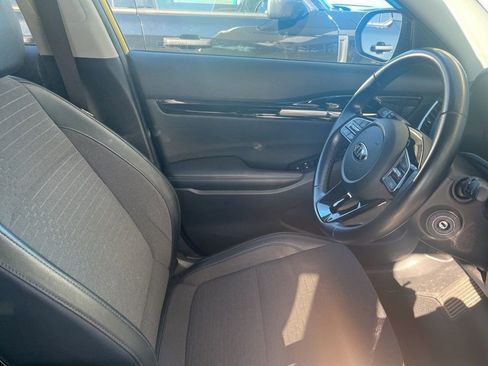 Used 2021 Kia Seltos S image 9