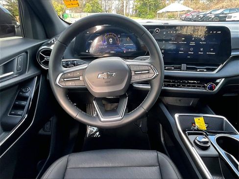 Certified 2026 Chevrolet Equinox LT w/ Convenience Package II image 11