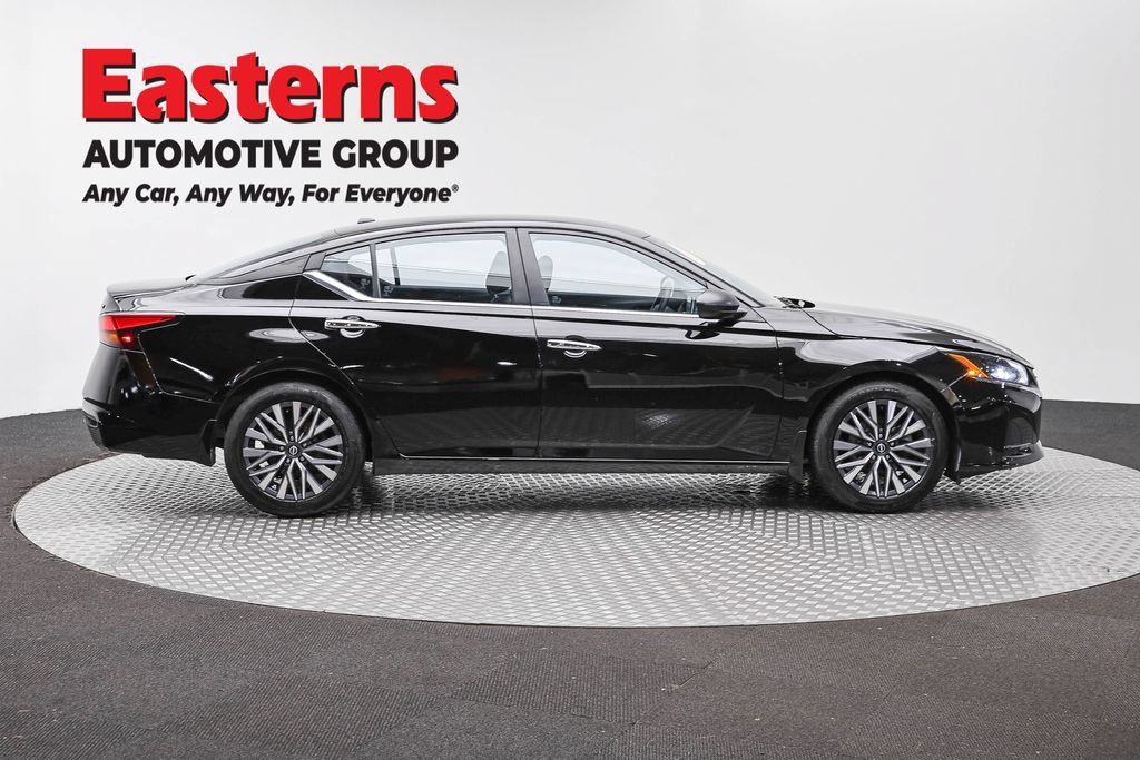 Used 2024 Nissan Altima 2.5 SV FWD image 6