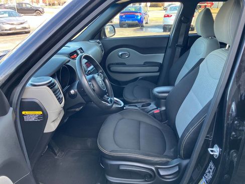 Used 2015 Kia Soul + image 9