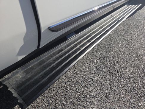 Used 2025 GMC Yukon XL Denali Ultimate image 24