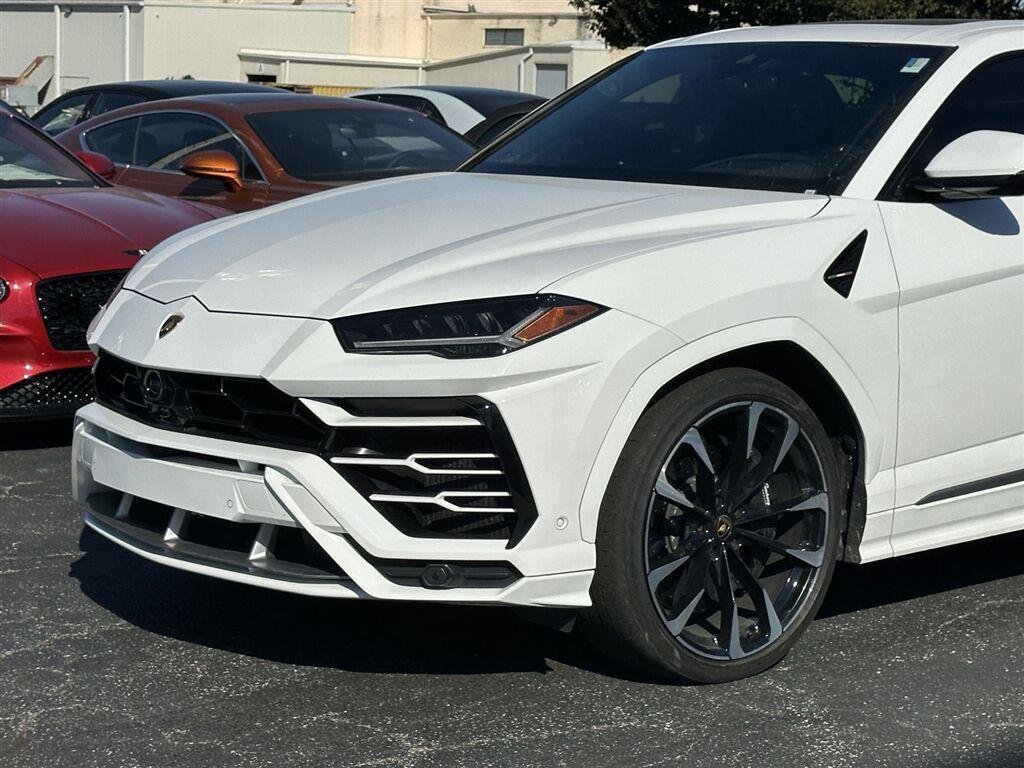 Used 2021 Lamborghini Urus AWD/4WD image 44