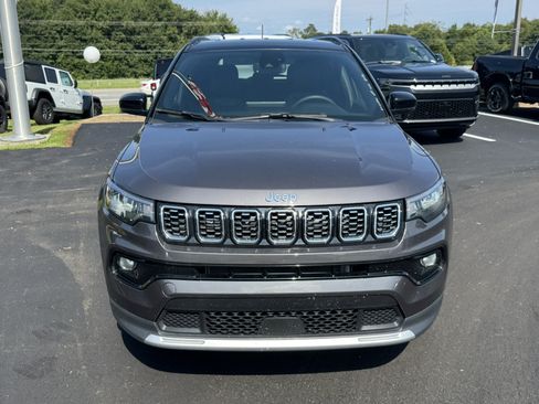 Used 2024 Jeep Compass Limited AWD/4WD image 2