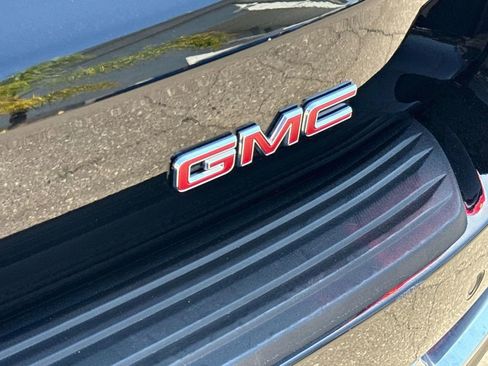 Used 2025 GMC Yukon XL Denali AWD/4WD image 8