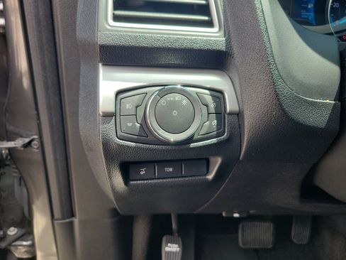 Used 2017 Ford Explorer XLT w/ Equipment Group 202A FWD image 24