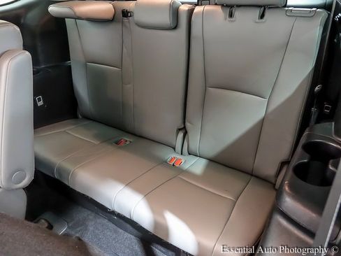 Used 2022 Toyota Highlander XLE image 12