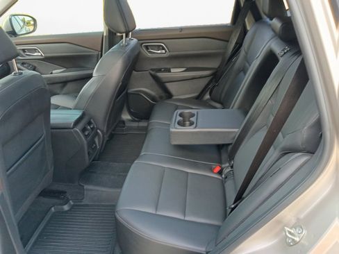 Used 2021 Nissan Rogue SL FWD image 16