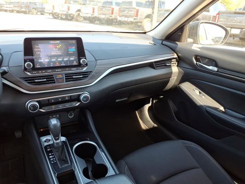 Used 2024 Nissan Altima 2.5 SV image 18