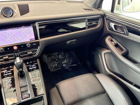 Used 2025 Porsche Macan image 21