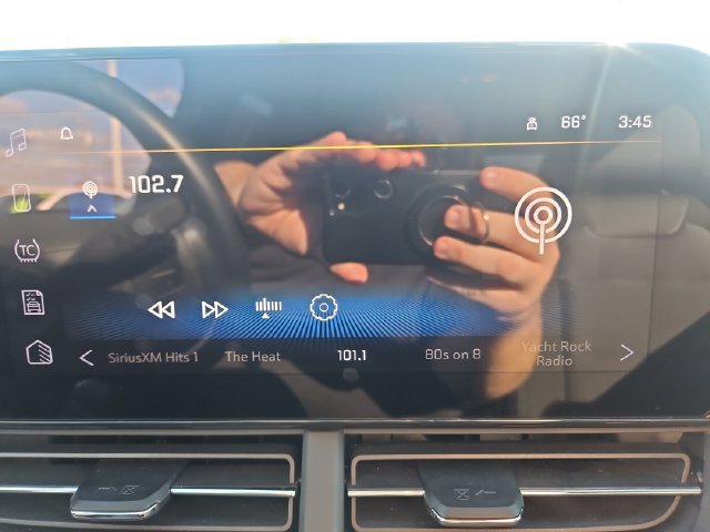 Used 2025 Chevrolet Trax LT w/ LT Convenience Package FWD image 20