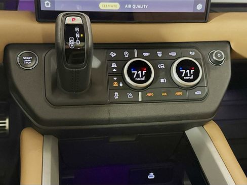 Used 2025 Land Rover Defender 90 V8 image 18