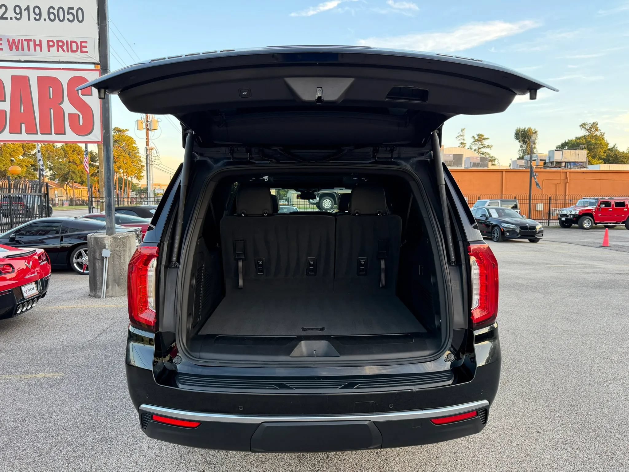 Used 2023 GMC Yukon XL SLT AWD/4WD image 44