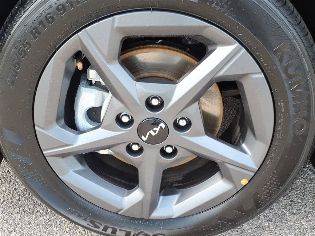 Used 2025 Kia K4 FWD image 11