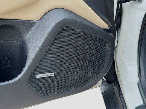 Used 2018 Subaru Outback 2.5i Limited image 23