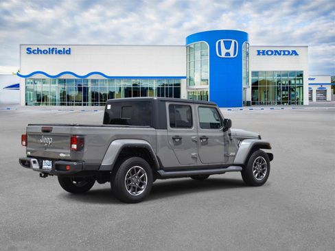 Used 2021 Jeep Gladiator Overland AWD/4WD image 3