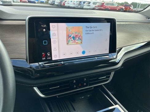 Certified 2025 Volkswagen Atlas SE image 25