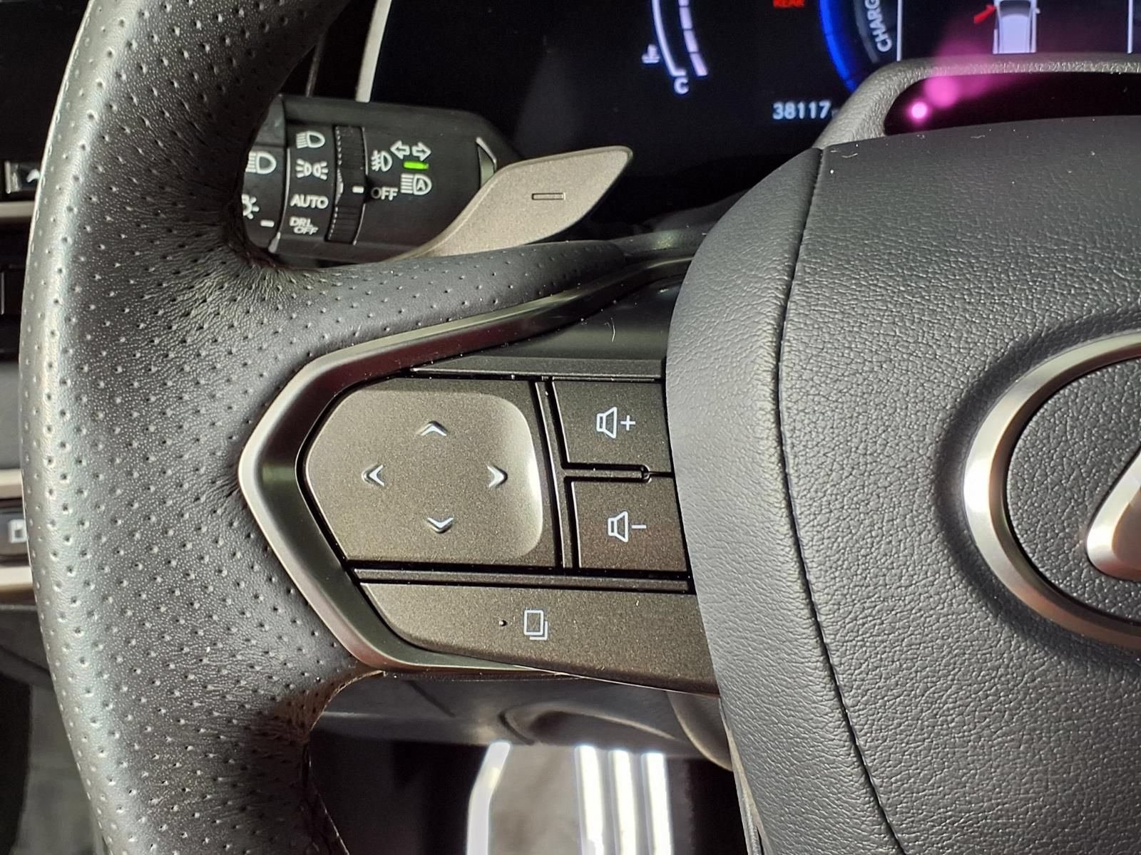 Used 2024 Lexus RX 500h F Sport w/ Convenience Package AWD/4WD image 29