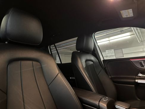 Used 2021 Mercedes-Benz GLB 250 image 16