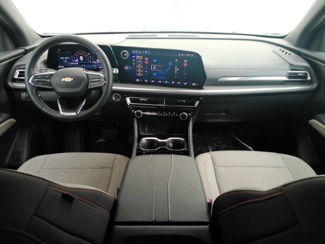 Used 2026 Chevrolet Traverse LT w/ Driver Confidence Package FWD image 2