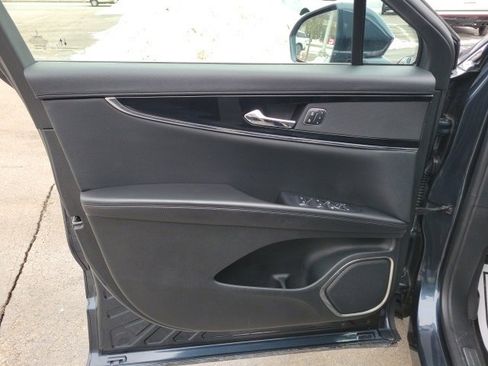 Certified 2023 Lincoln Nautilus Reserve image 19